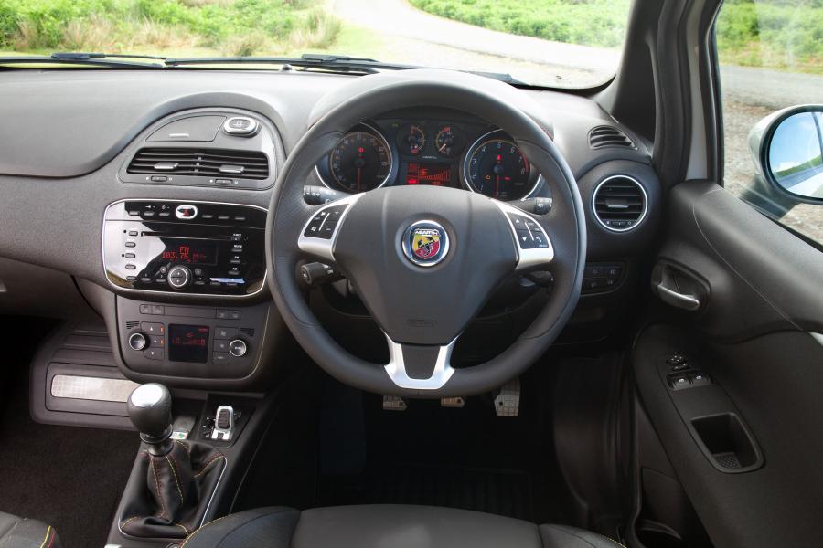 Торпедо Abarth Punto Evo (199) 2010 года  (UK) (фото 28 из 45)
